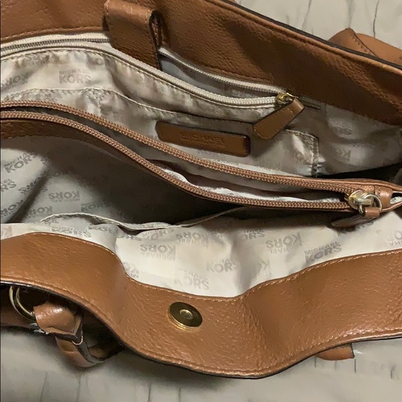 Micheal kors bag - Picture 4 of 8